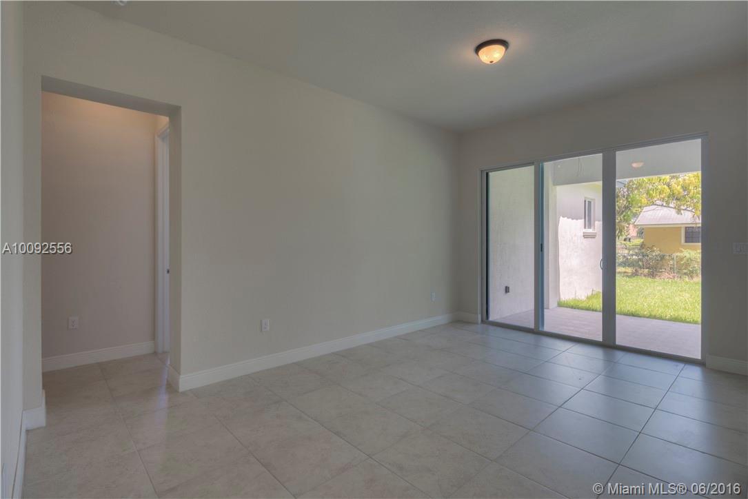 PALMETTO BAY ESTATES - Residential Lease