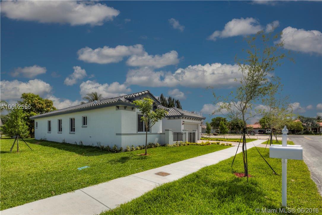 PALMETTO BAY ESTATES - Residential Lease