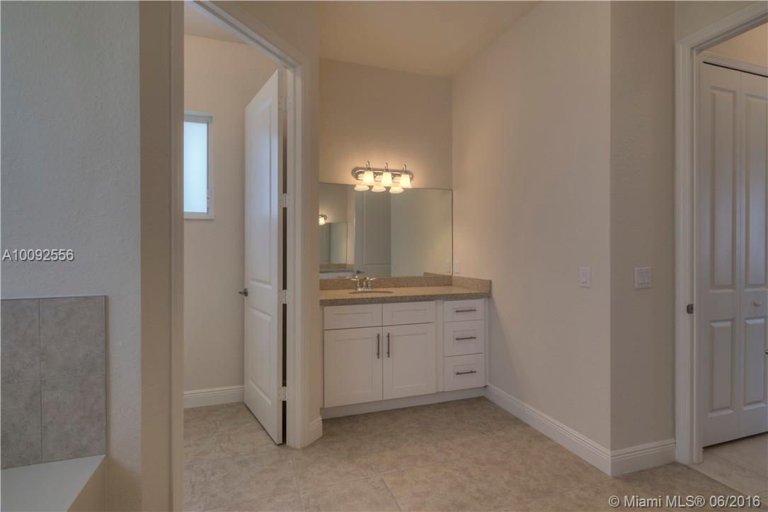 PALMETTO BAY ESTATES - Residential Lease