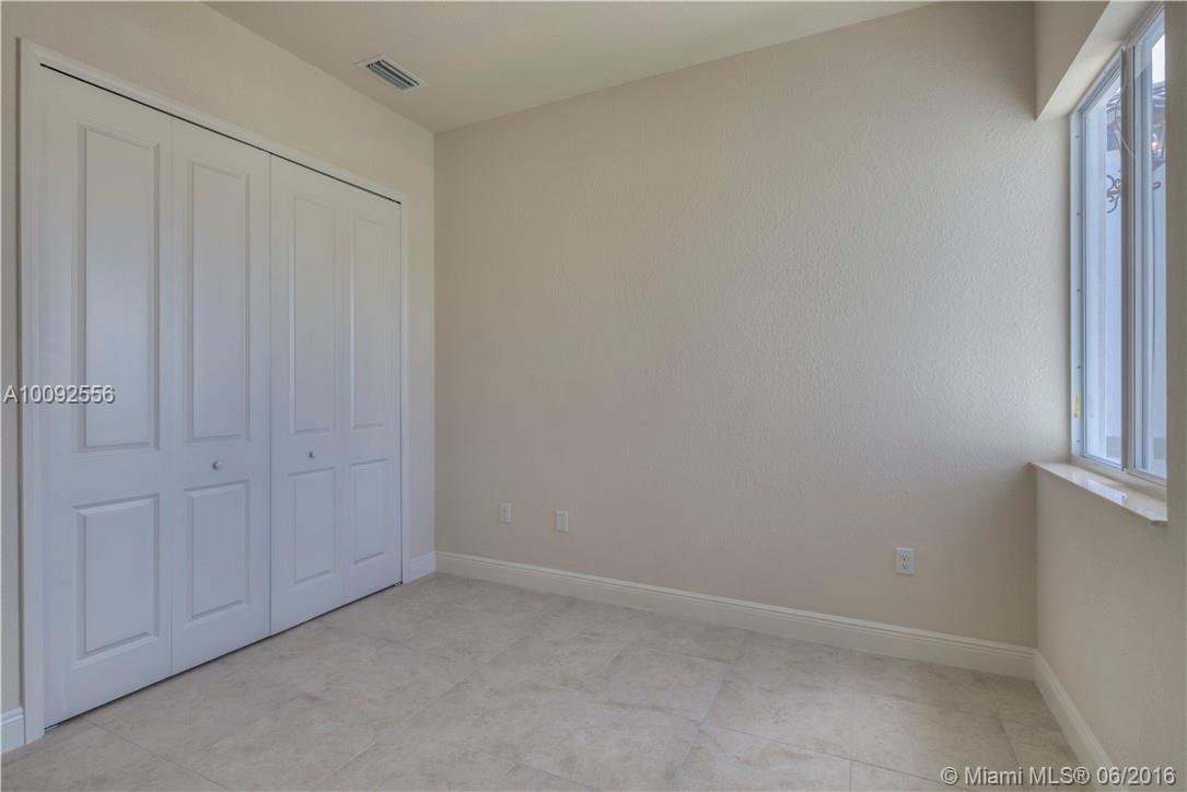 PALMETTO BAY ESTATES - Residential Lease