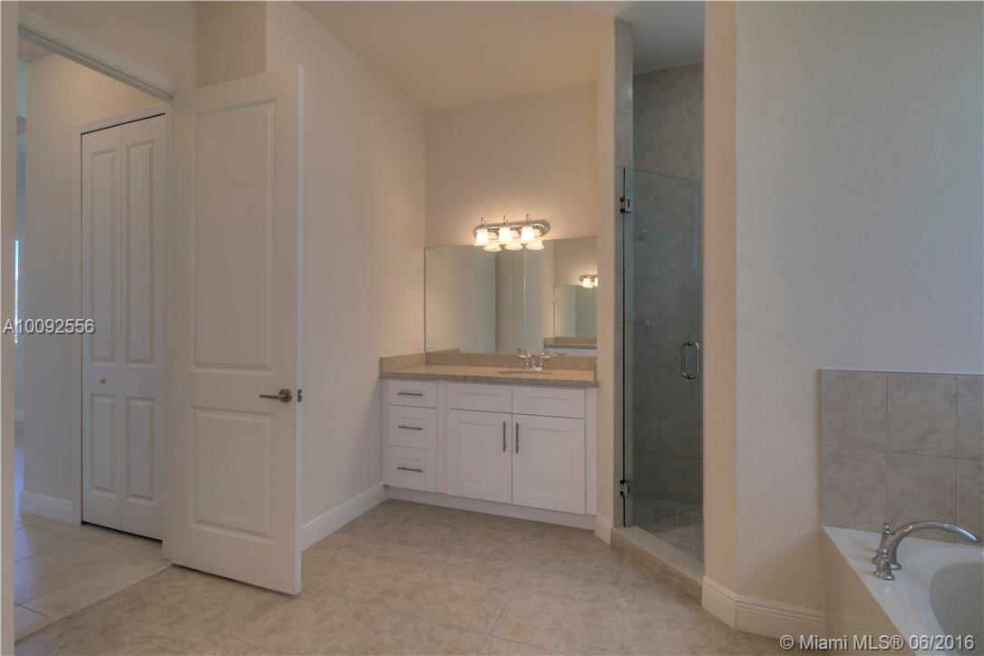 PALMETTO BAY ESTATES - Residential Lease