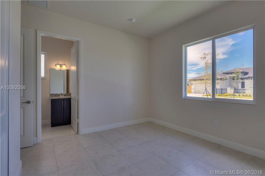 PALMETTO BAY ESTATES - Residential Lease