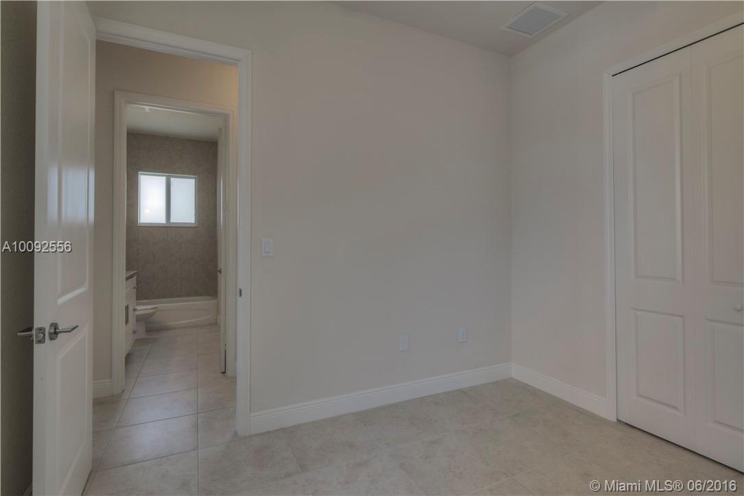 PALMETTO BAY ESTATES - Residential Lease