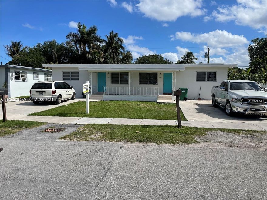 Recently Remodeled Duplex in Red Hot Rental Area

Investors, take note! This recently remodeled duplex features two units, each with 2 bedrooms and 1 bathroom. Located in a super red hot rental area, this property promises excellent returns. Modern updates throughout ensure a move-in ready experience for tenants. Don't miss this fantastic investment opportunity! 2-water meters, 2-electric AS IS