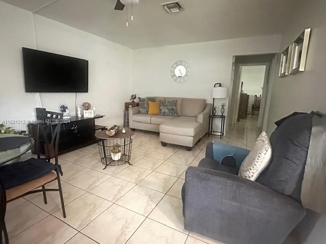 421 Ne 57th Ct, Oakland Park, Miami-Dade County, Florida - 2 Bedrooms  
1 Bathrooms - 