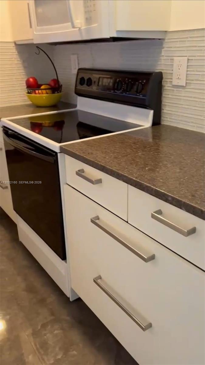 VICTORIA TOWERS CONDO - Residential