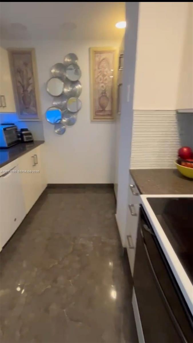 VICTORIA TOWERS CONDO - Residential
