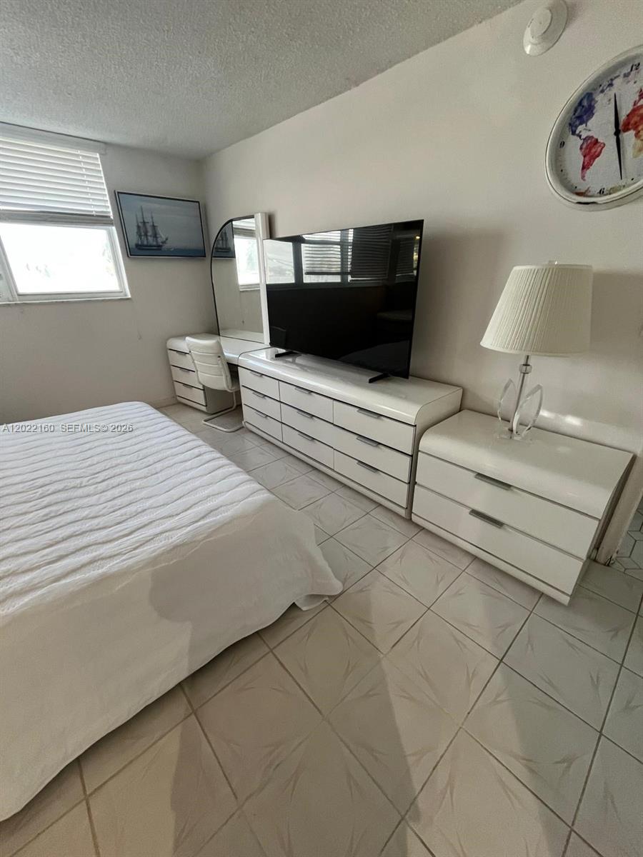 VICTORIA TOWERS CONDO - Residential