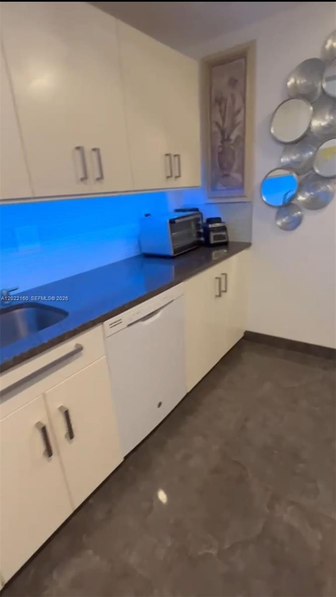 VICTORIA TOWERS CONDO - Residential
