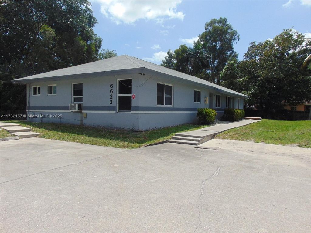 Photo of 6622 SW 48th St, Davie, FL 33314 (MLS # A11782157)