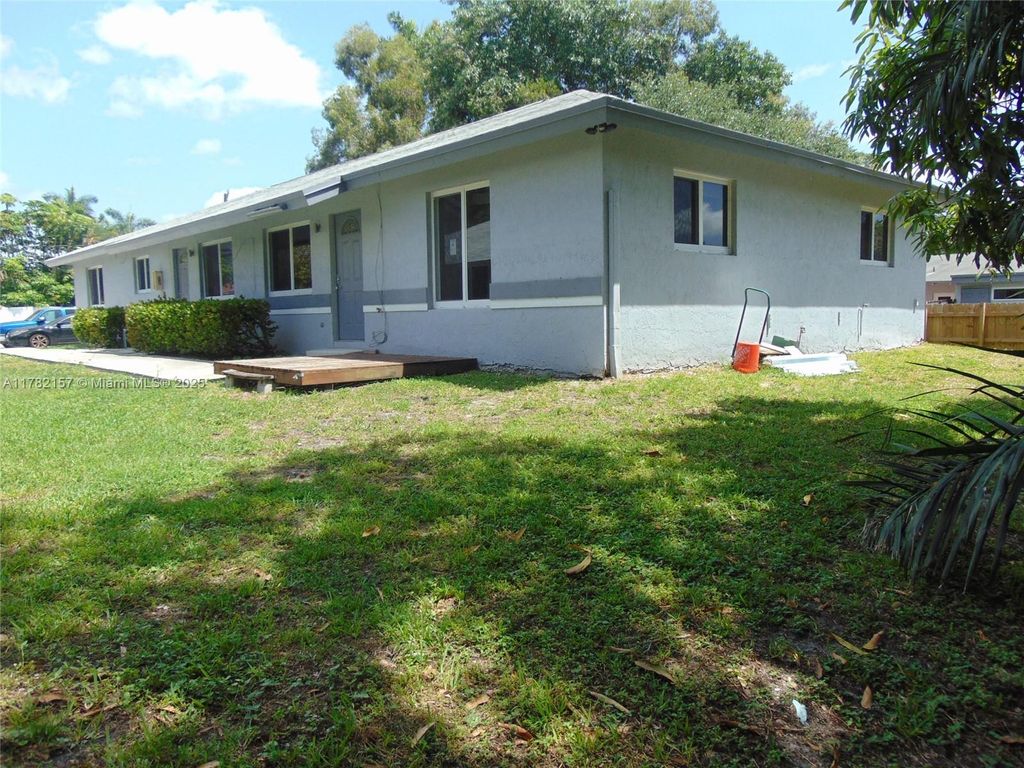 Photo of 6622 SW 48th St, Davie, FL 33314 (MLS # A11782157)