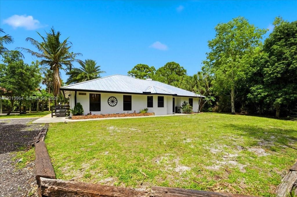 Photo of 17857 82nd Rd N, Loxahatchee, FL 33470 (MLS # A12013964)