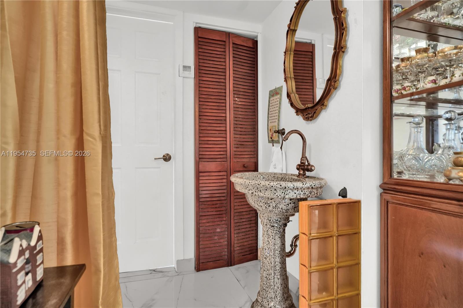 NEW LAND GARDENS CONDO - Residential