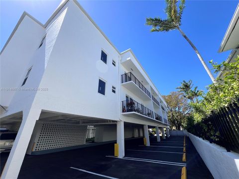 Photo of 1033 Lenox Ave #202, Miami Beach, FL 33139 (MLS # A11914687)