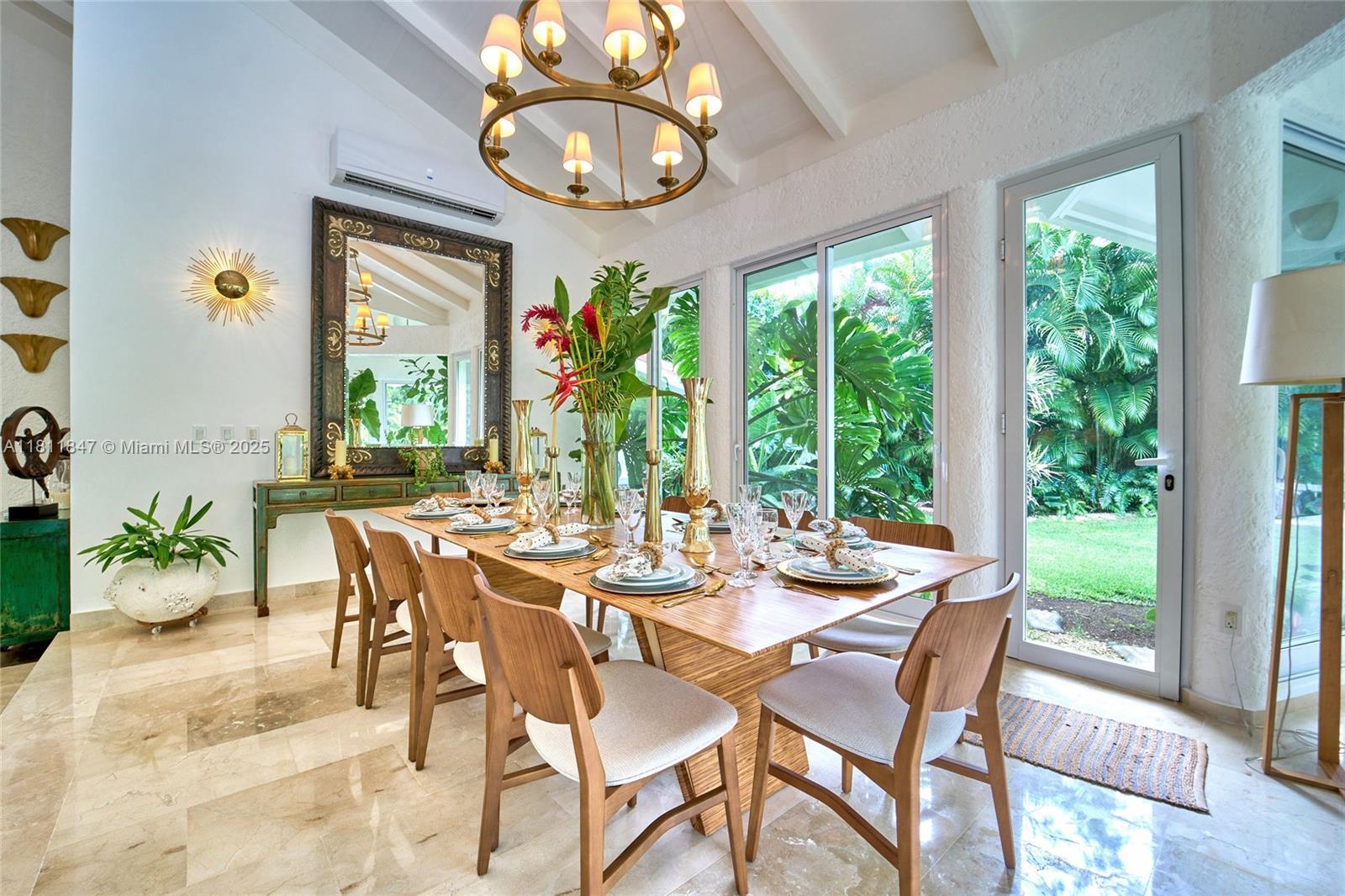Style and comfort in the heart of Casa de Campo. Located in the highly sought-after Los Lagos area, this villa offers an exceptional living experience with spacious and functional design.
It features a private study perfect for work or relaxation, a refreshing swimming pool surrounded by lush tropical gardens, and a cozy terrace with a built-in BBQ area — ideal for entertaining family and friends.
A perfect opportunity for both personal enjoyment and investment in one of the Caribbean’s most prestigious communities.