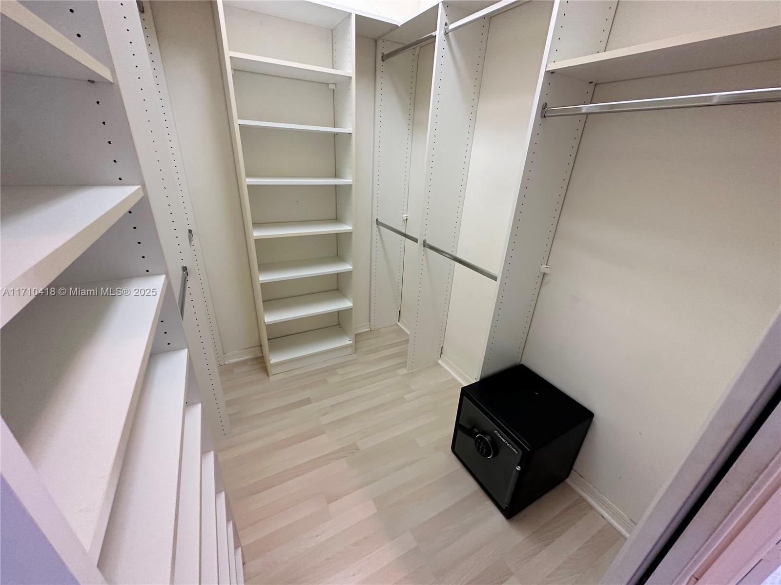 TUSCANY PAR A/B - Residential