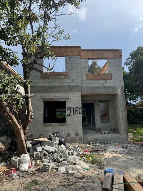 NEW CONSTRUCTION 4 BEDROOM 3 BATH 2 STORY HOME. IMPACT WINDOWS & DOORS. KITCHEN WOOD CABINETS WITH GRANITE COUNTERTOPS, STAINLESS STEEL APPIANCES AND TANKLESS WATER HEATER. ONE BEDROOM AND ONE BATH ON 1ST FLOOR. NO HOA. CENTRALLY LOCATED CLOSE TO MIA, SEAPORT AND DESIGN DISTRICT. CONSTRUCTION TO BE COMPLETED APPROX. NOVEMBER 2025.