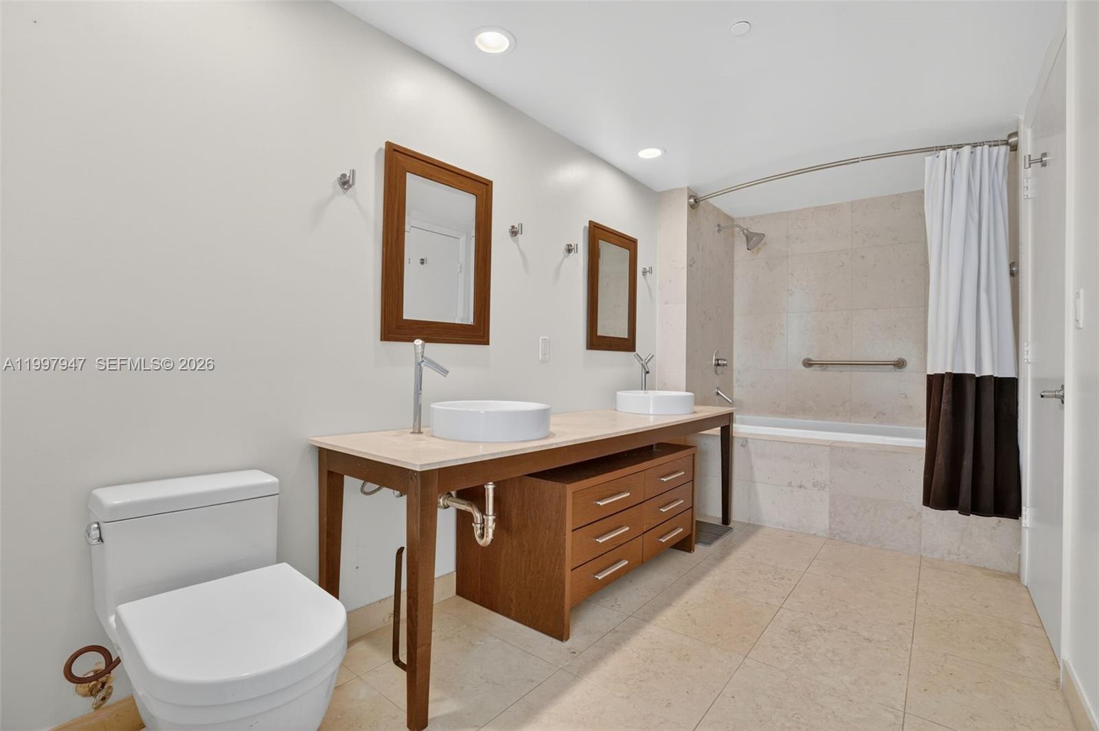 ICON BRICKELL NO TWO - Residential