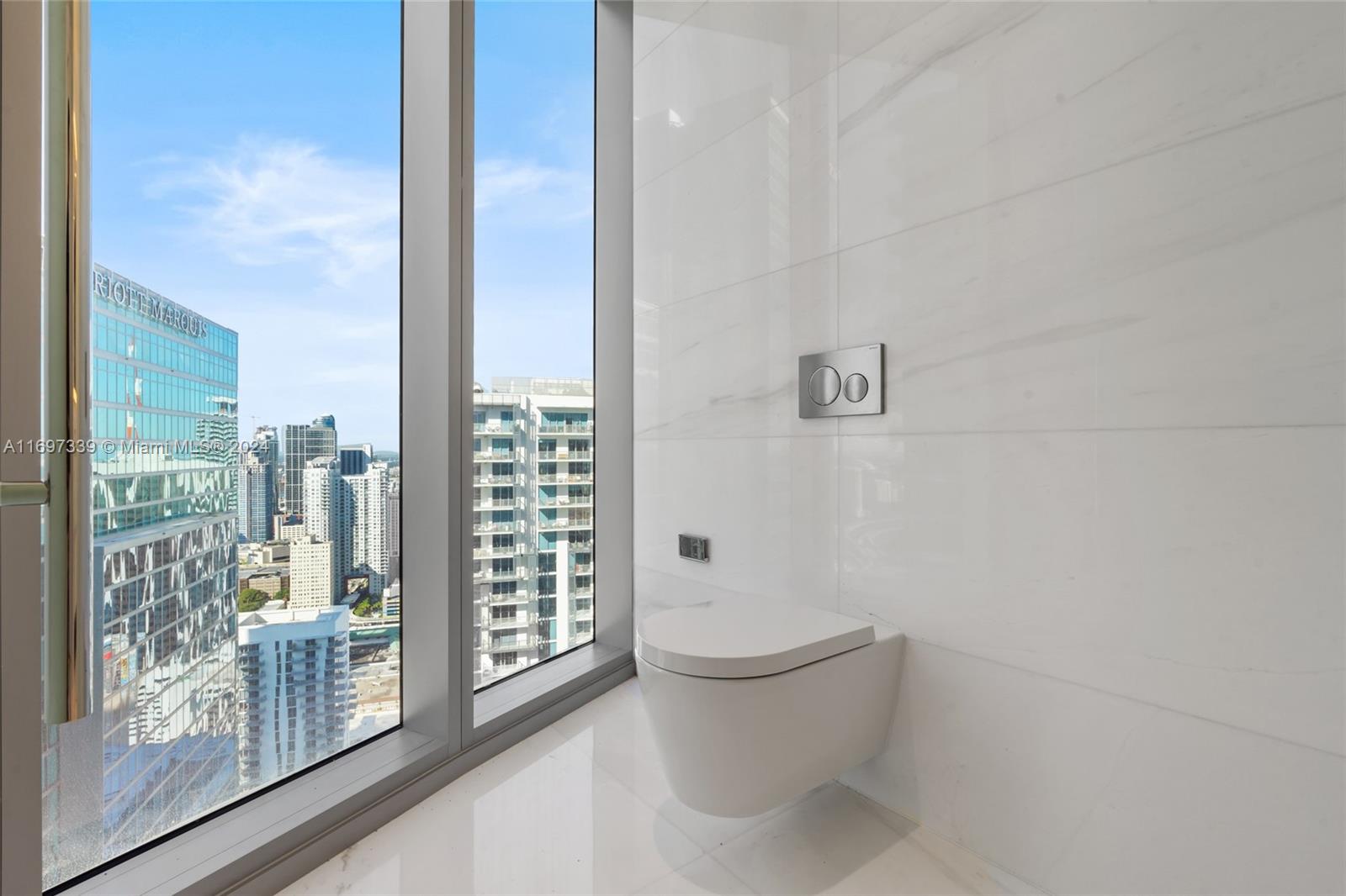 ASTON MARTIN RESIDENCES - Residential