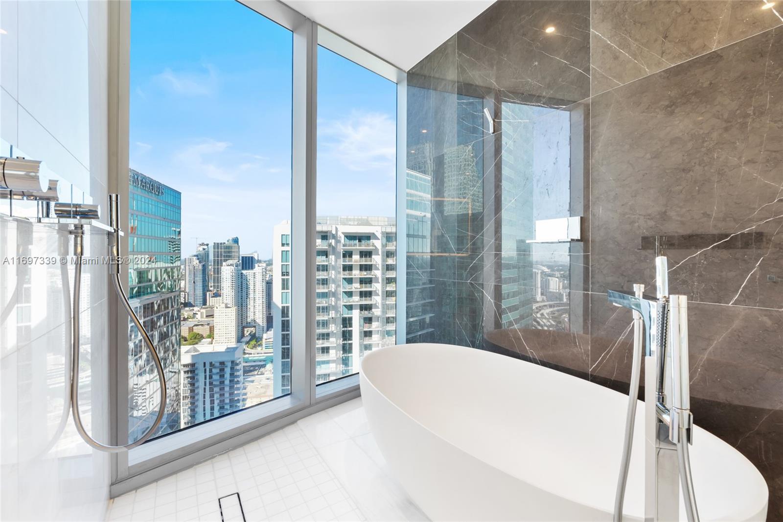ASTON MARTIN RESIDENCES - Residential