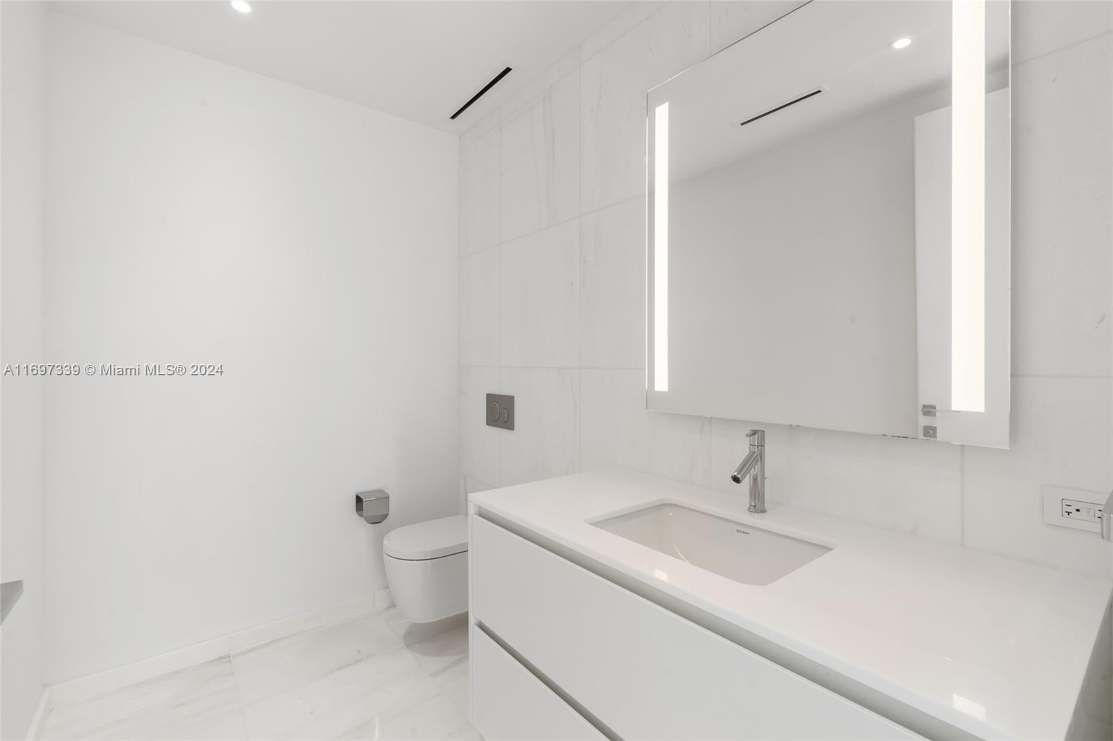 ASTON MARTIN RESIDENCES - Residential