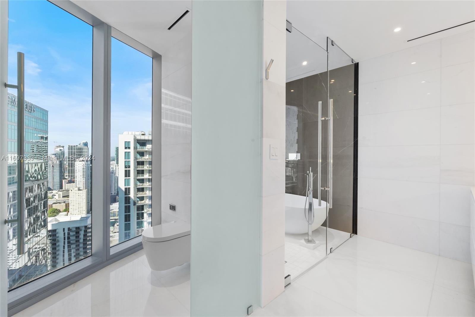 ASTON MARTIN RESIDENCES - Residential