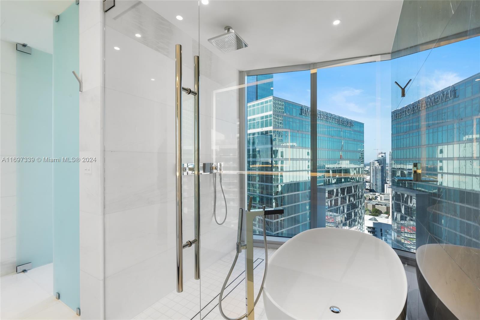 ASTON MARTIN RESIDENCES - Residential