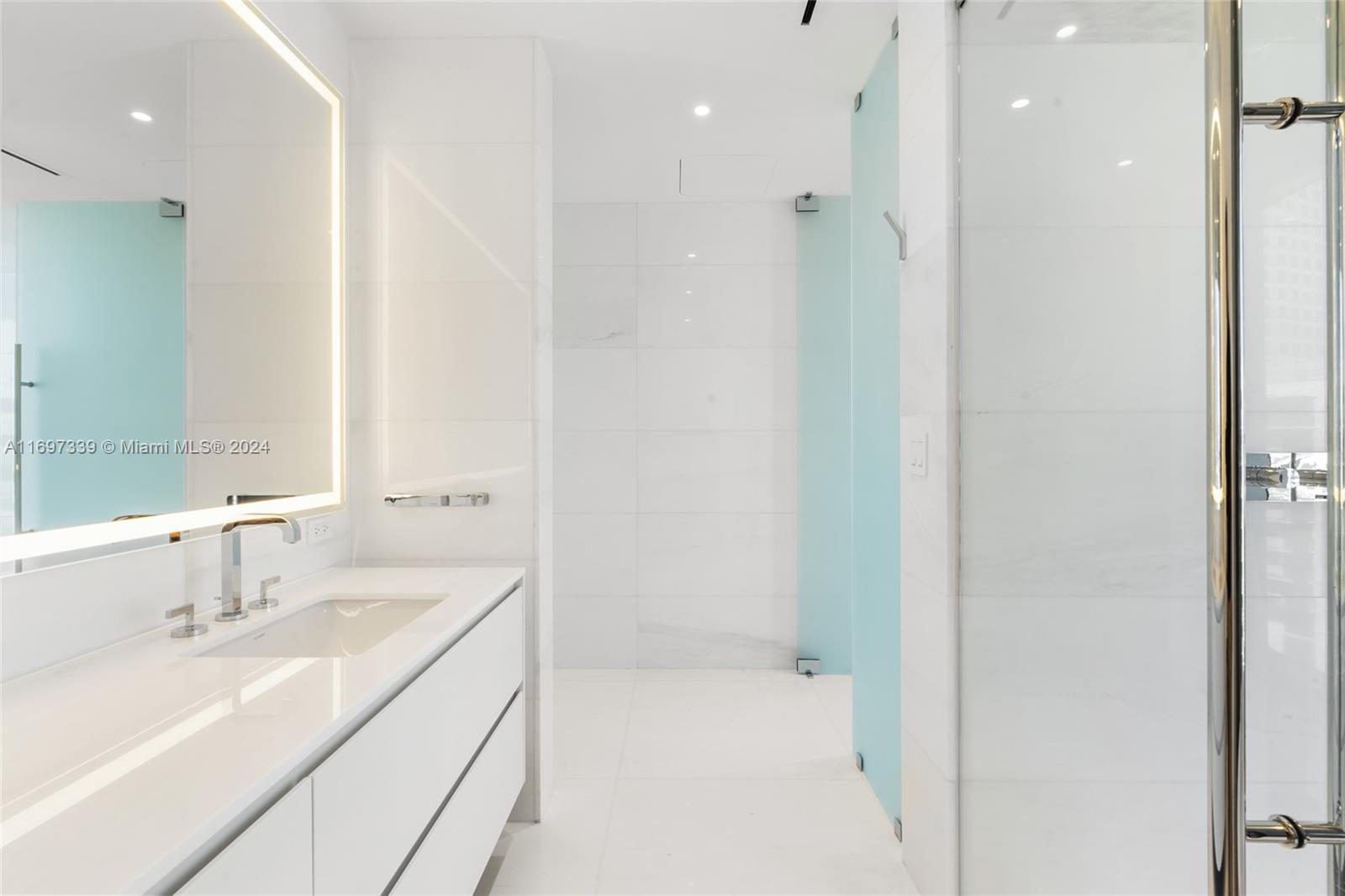 ASTON MARTIN RESIDENCES - Residential