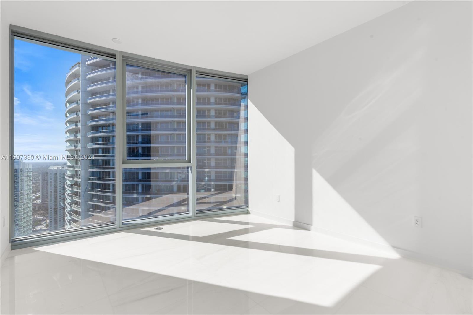 ASTON MARTIN RESIDENCES - Residential