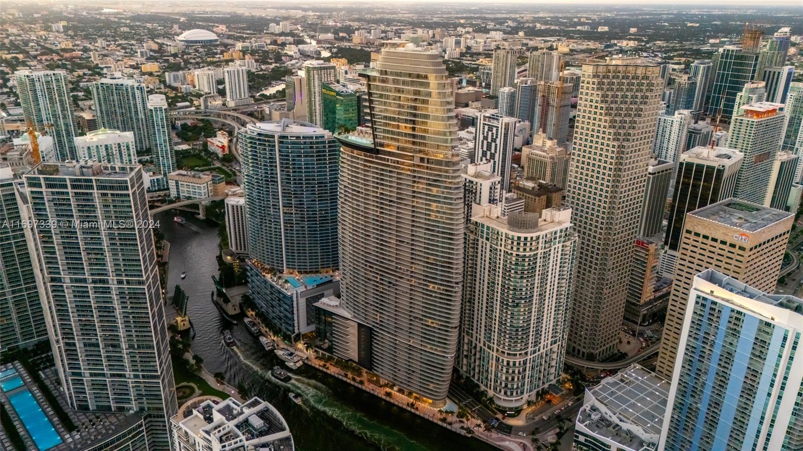 ASTON MARTIN RESIDENCES - Residential
