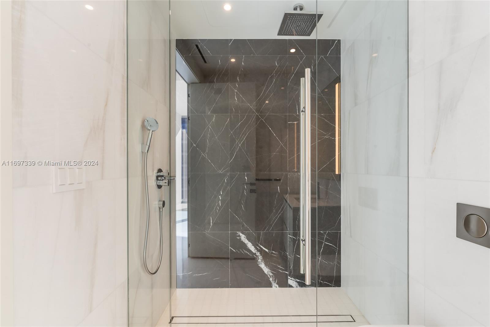 ASTON MARTIN RESIDENCES - Residential