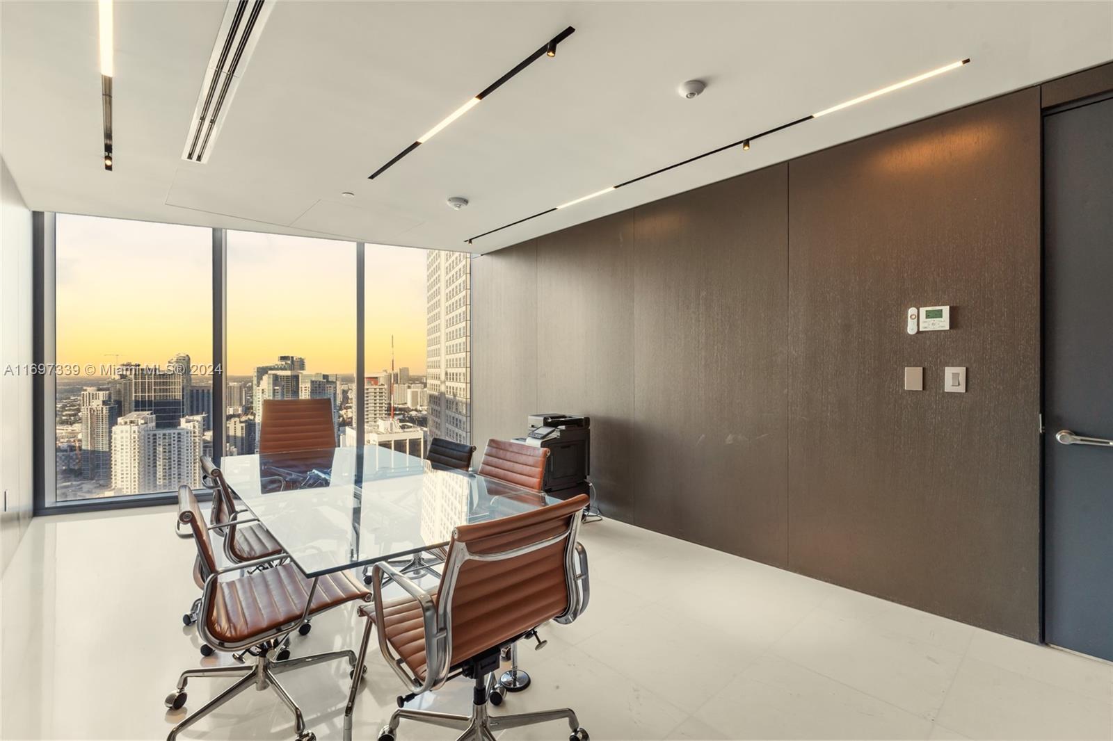 ASTON MARTIN RESIDENCES - Residential