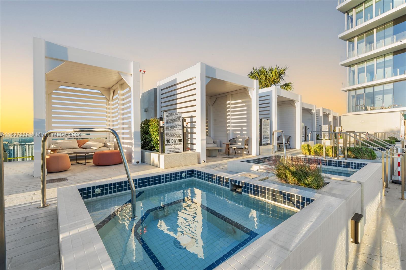 ASTON MARTIN RESIDENCES - Residential