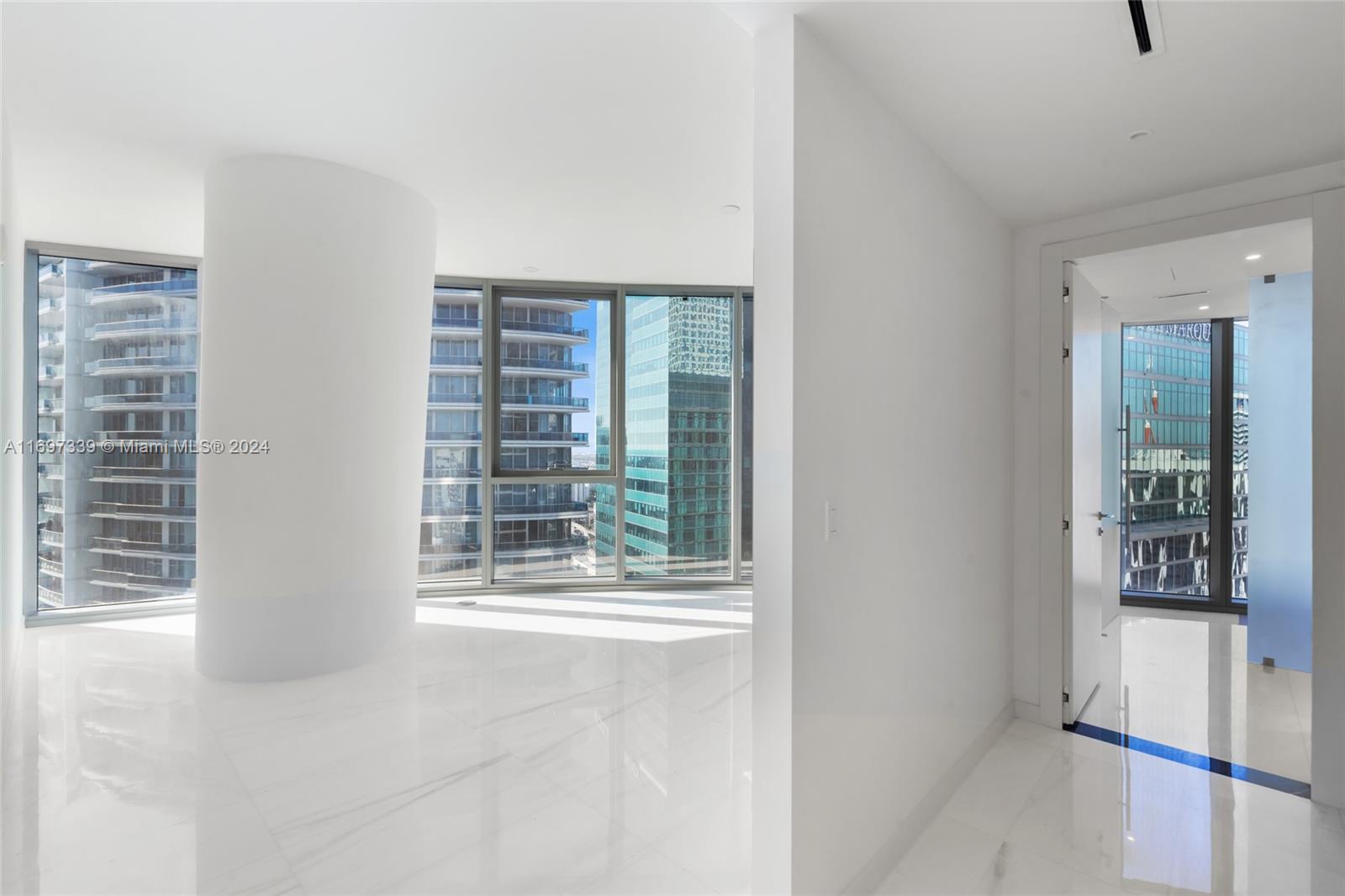 ASTON MARTIN RESIDENCES - Residential