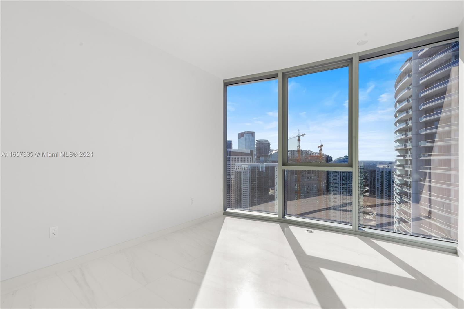ASTON MARTIN RESIDENCES - Residential