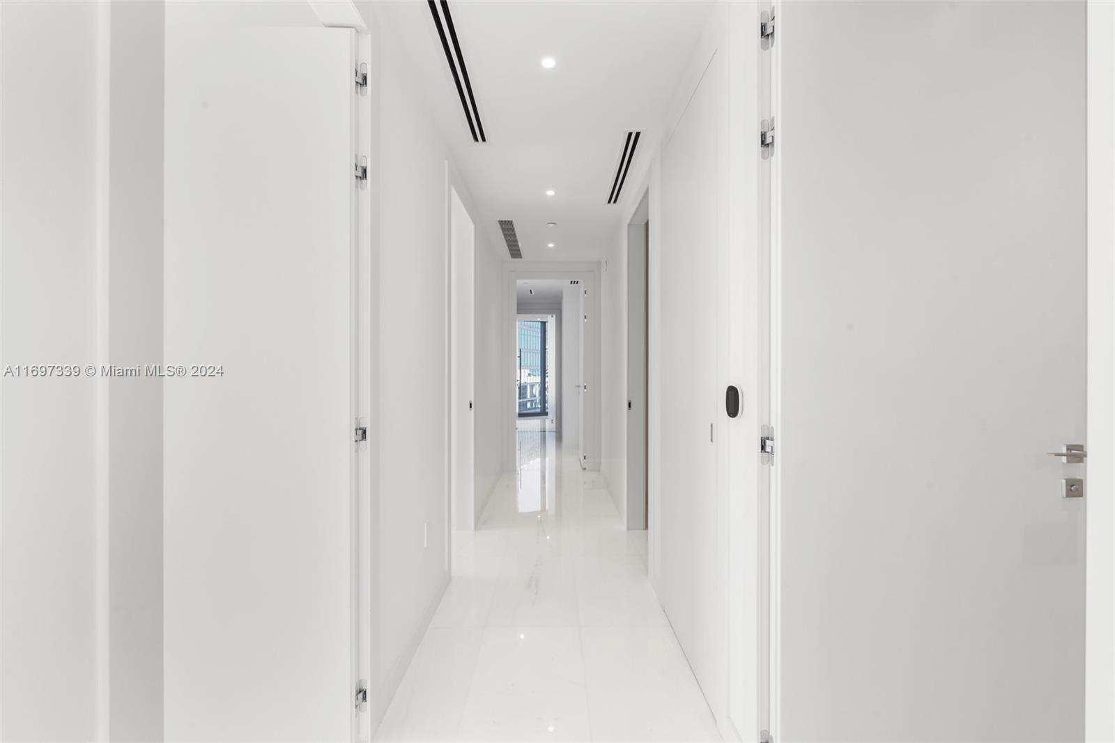 ASTON MARTIN RESIDENCES - Residential