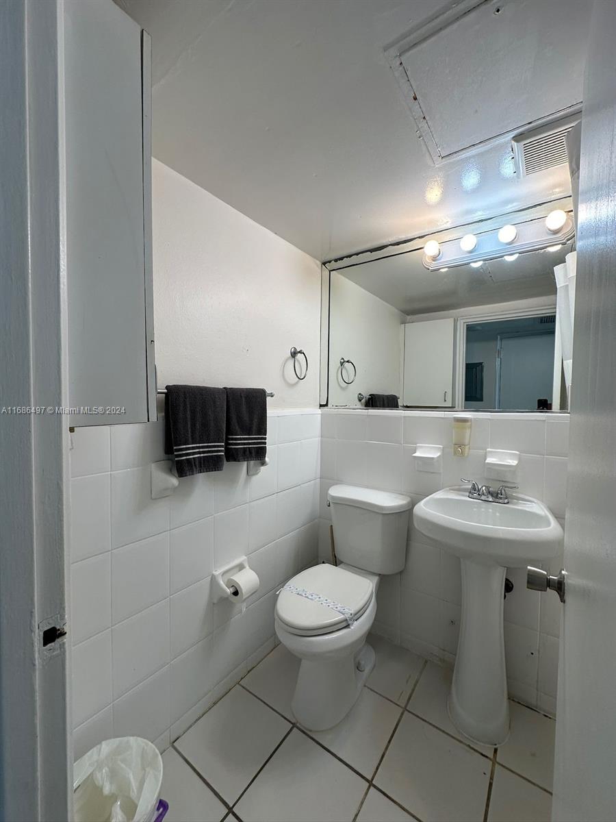 THE CASABLANCA CONDO - Residential