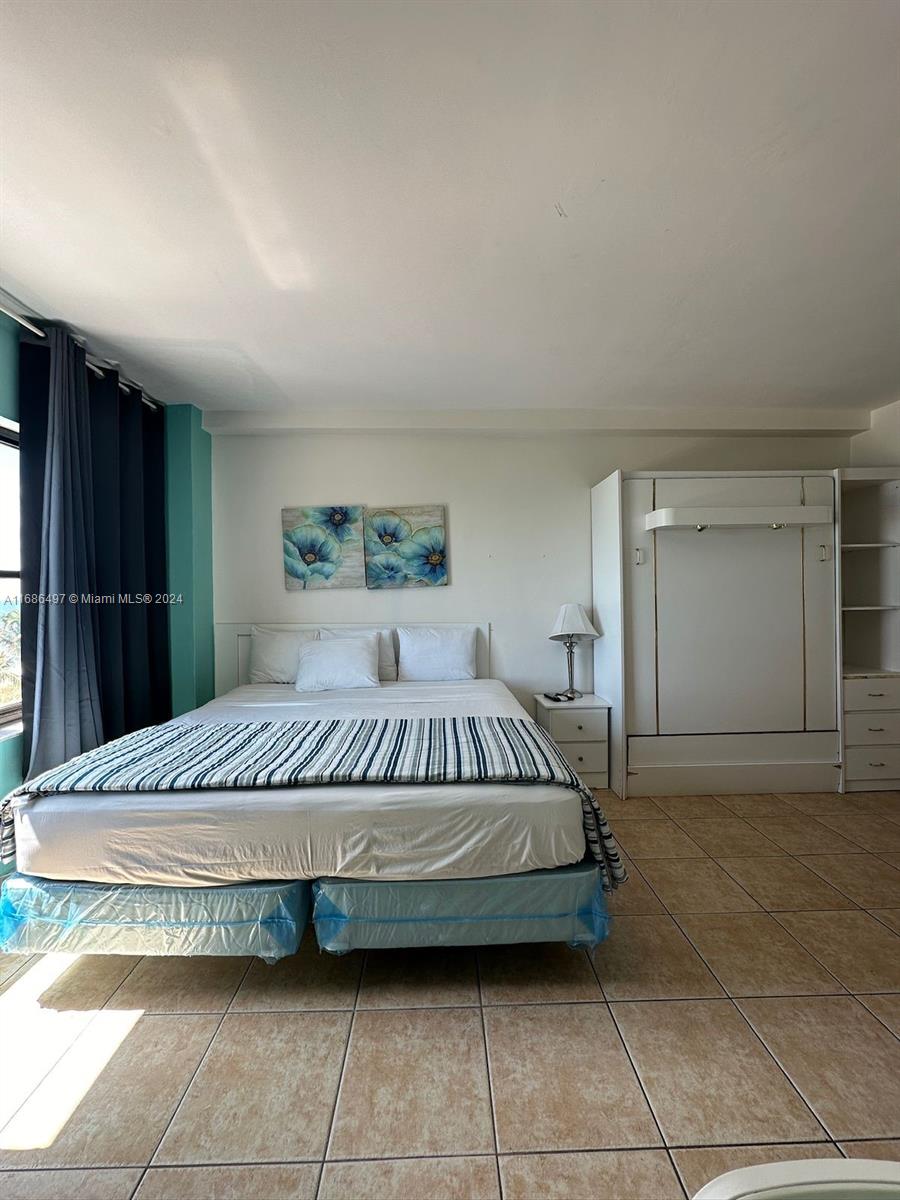 THE CASABLANCA CONDO - Residential