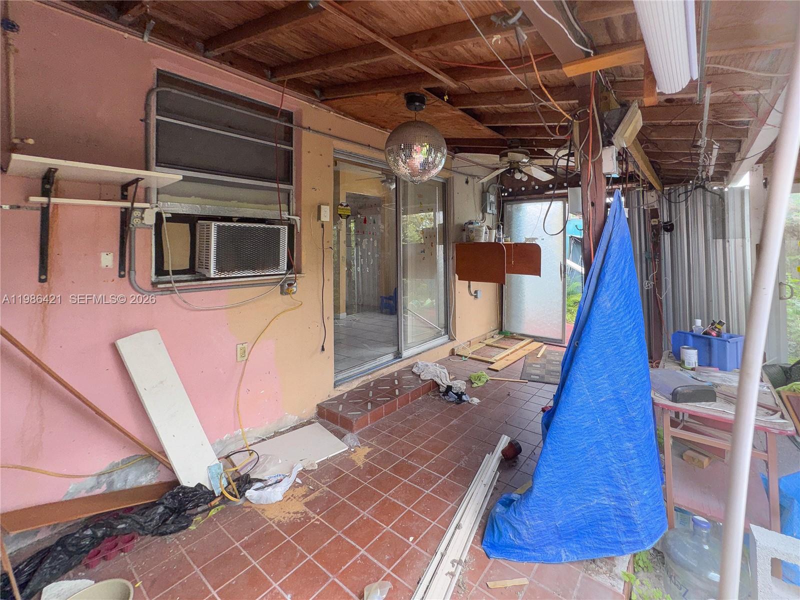 WESTWOOD LAKE - Residential