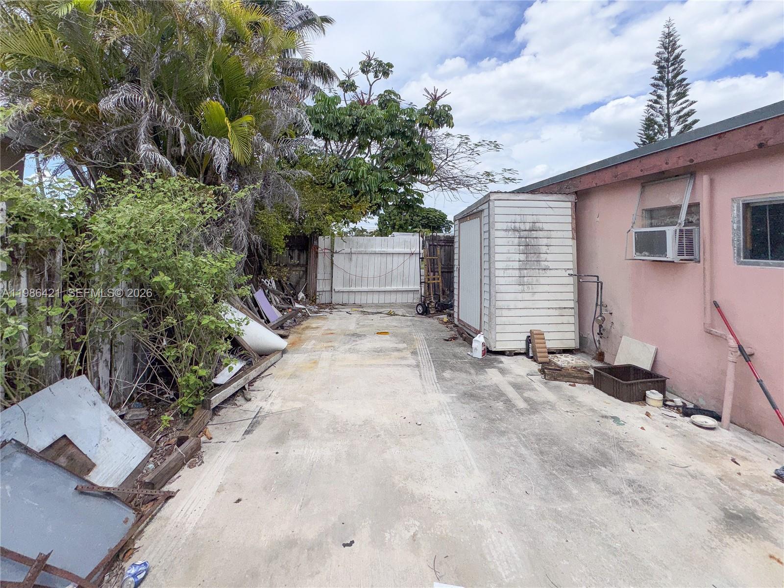 WESTWOOD LAKE - Residential