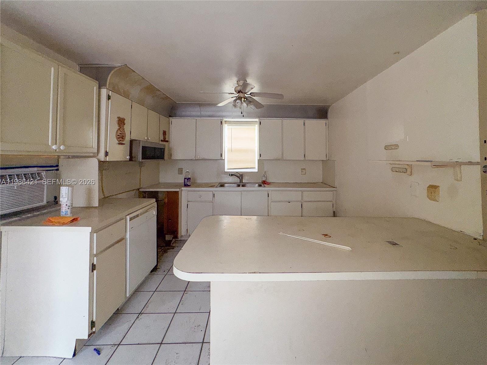 WESTWOOD LAKE - Residential