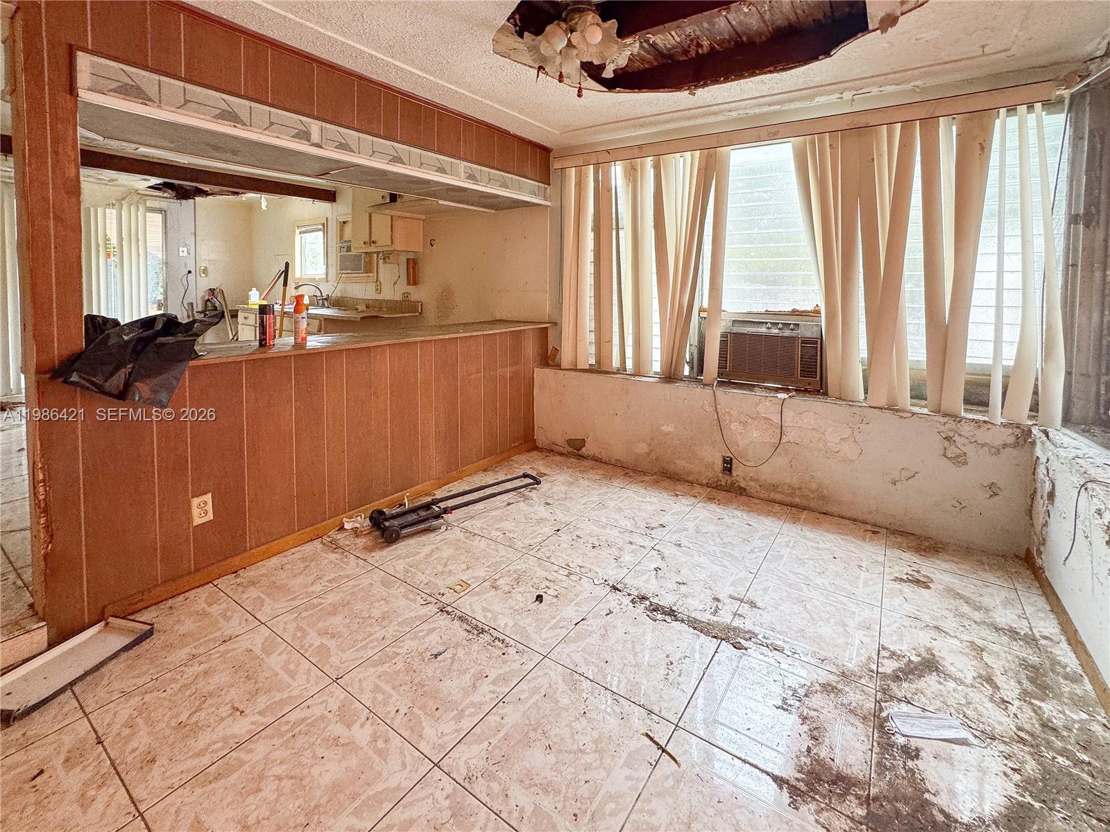 WESTWOOD LAKE - Residential