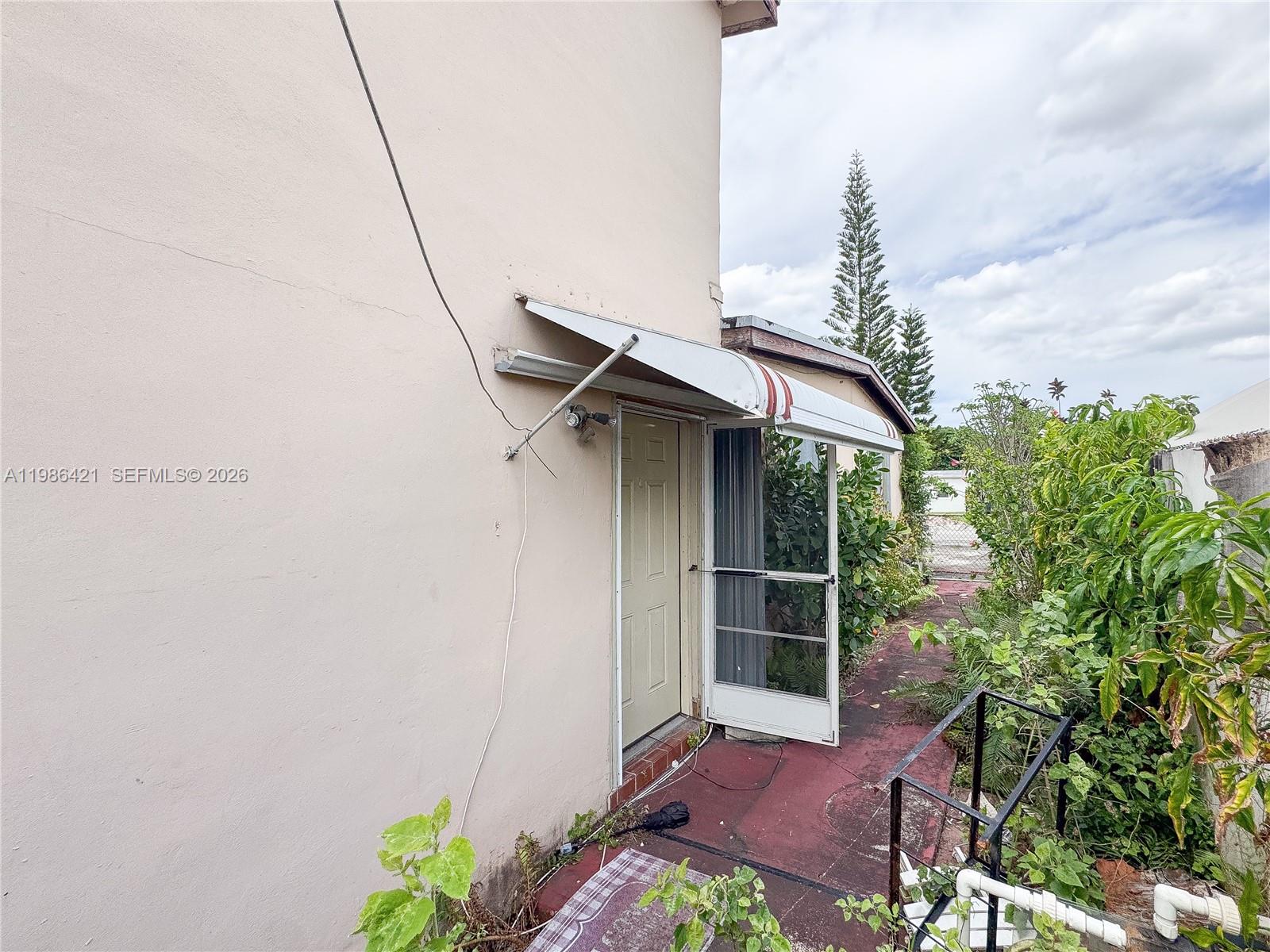 WESTWOOD LAKE - Residential