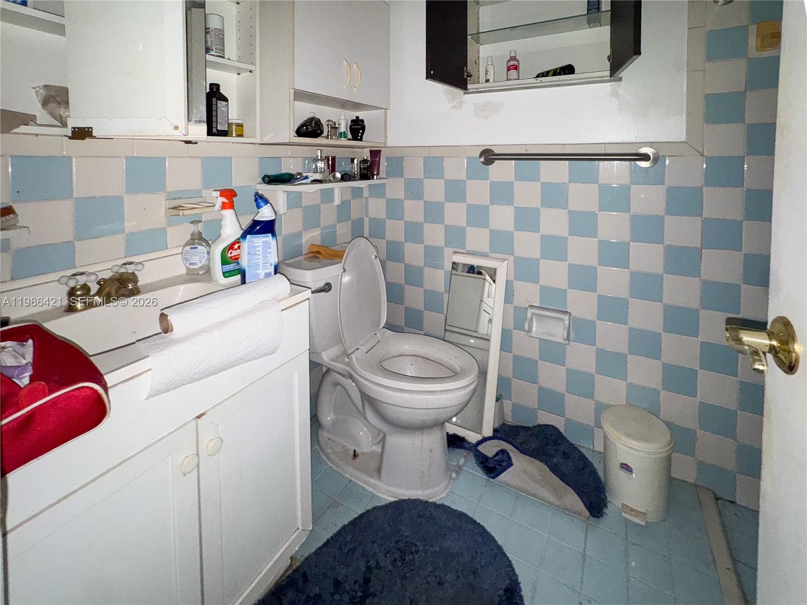 WESTWOOD LAKE - Residential