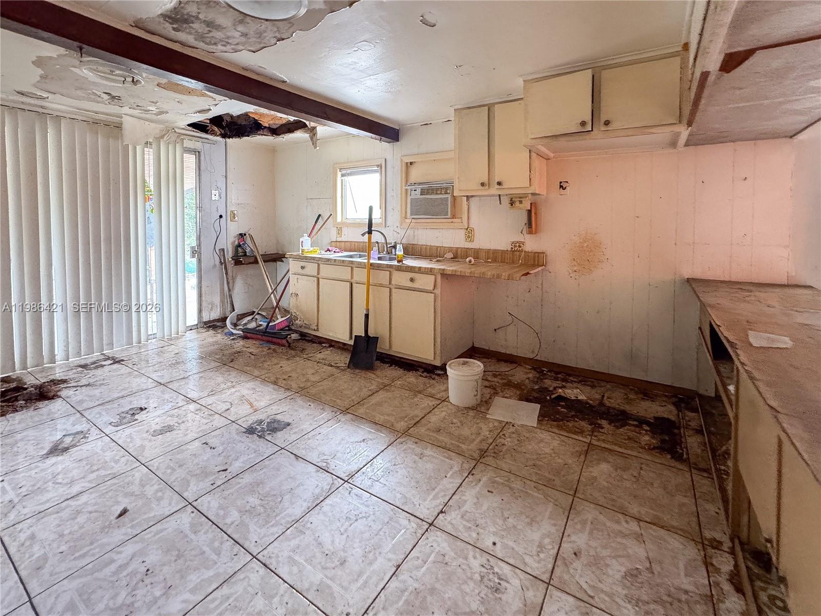 WESTWOOD LAKE - Residential