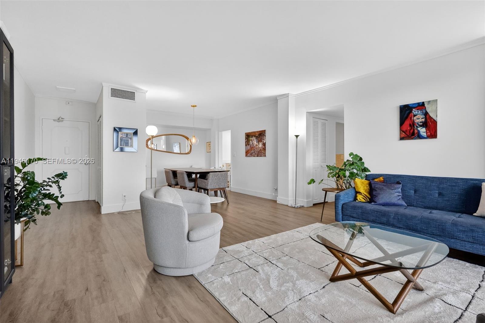 LONDON TOWERS CONDO - Residential