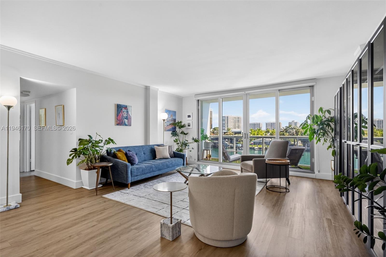 LONDON TOWERS CONDO - Residential