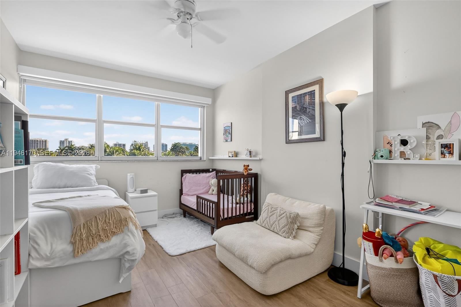 LONDON TOWERS CONDO - Residential