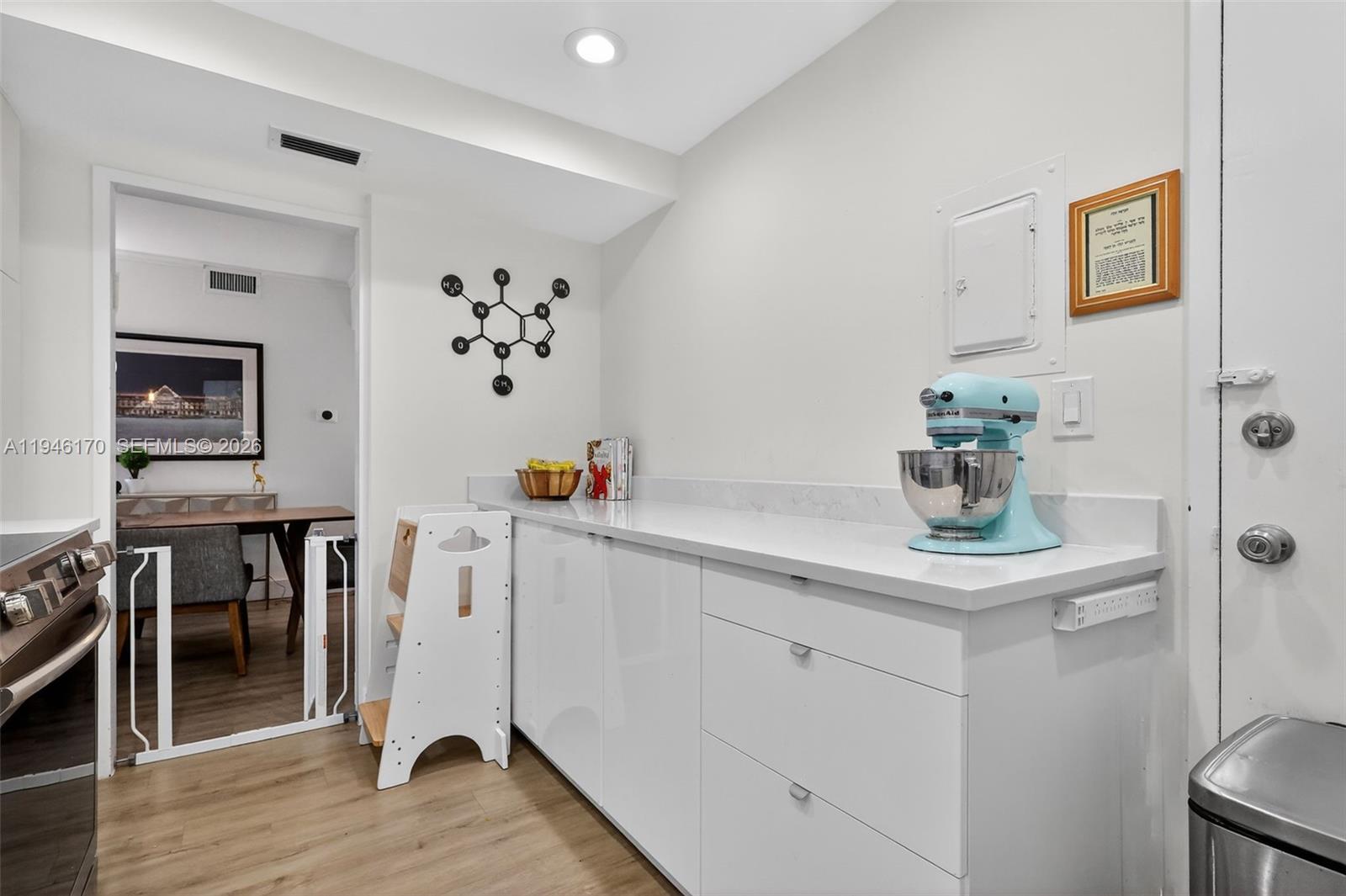 LONDON TOWERS CONDO - Residential