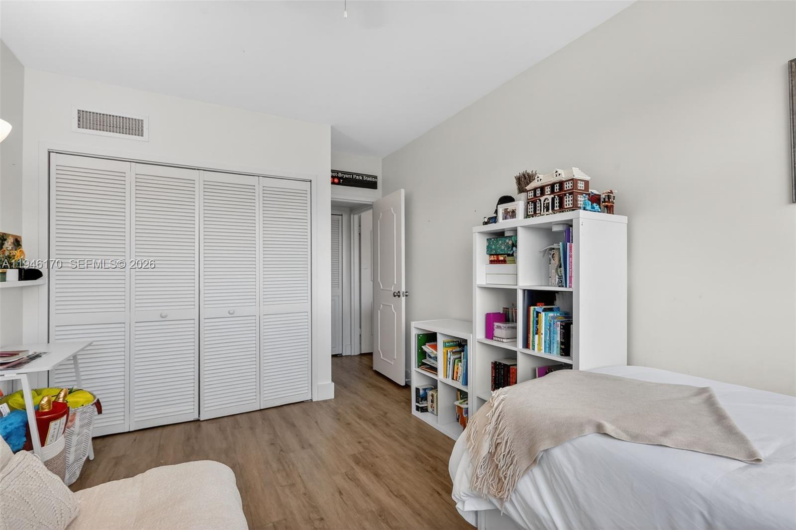 LONDON TOWERS CONDO - Residential